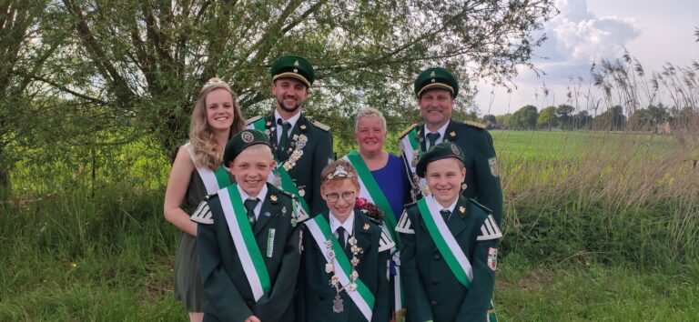 Altkönigspaar: Andreas und Iris Kurth Jungkönigspaar: Eike Stratmann und Lisanne Knost Kinderkönigspaar: Lenja-Luise Sparwirth mit Maximilian Grabowski und Malte Noch als Adjutant